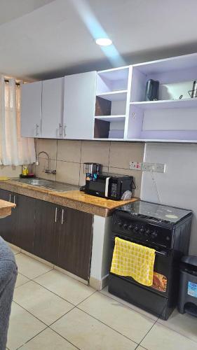 Hosted by Shee -One bedroom Ruaka near Two Rivers in Ruaka