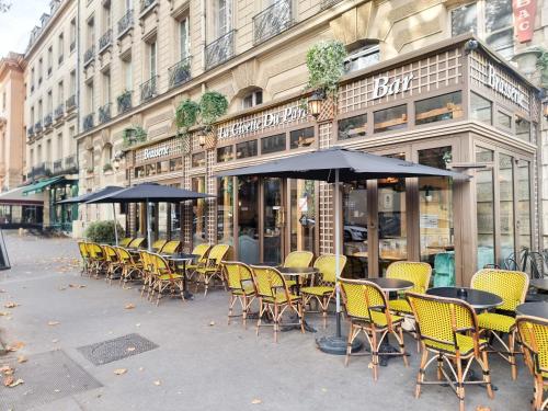 Restaurante, EXIGEHOME-Beau T2 à 2 pas du Parc du Château de Versailles (EXIGEHOME-Beau T2 a 2 pas du Parc du Chateau de Versailles) in Versailles City Center