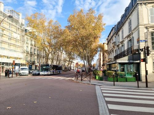 Vistas, EXIGEHOME-Beau T2 à 2 pas du Parc du Château de Versailles (EXIGEHOME-Beau T2 a 2 pas du Parc du Chateau de Versailles) in Versailles City Center