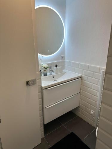 Cosy Studio en centre-ville - 20 mins de Paris in 勒謝奈