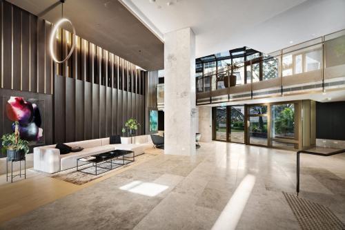 حانة/استراحة, Brand New Luxury Stay with Garden View Same Tower as Ritz Carlton in أخرى