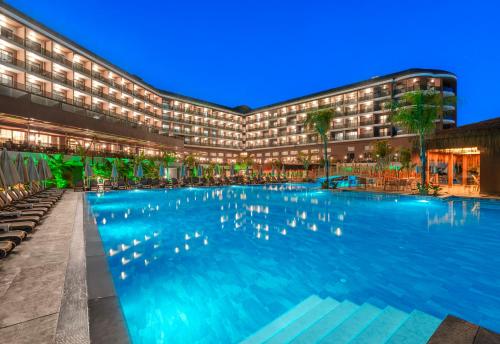 Peldbaseins, Arsuz Jumanah Premium Hotel in Ulucinar