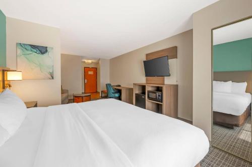 Comfort Suites French Lick - image 9