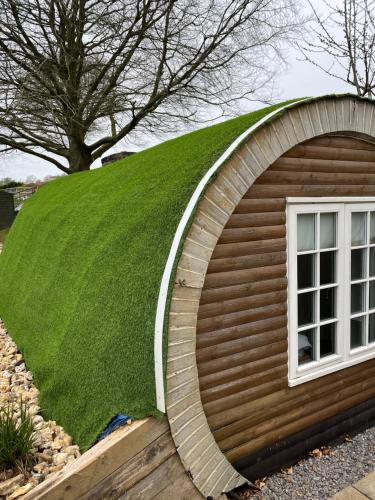 Kert, Five Cottages in AONB and an Obbit House! in Hastingleigh
