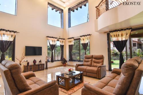 EKOSTAY Gold - Titanium Villa near Della Adventure