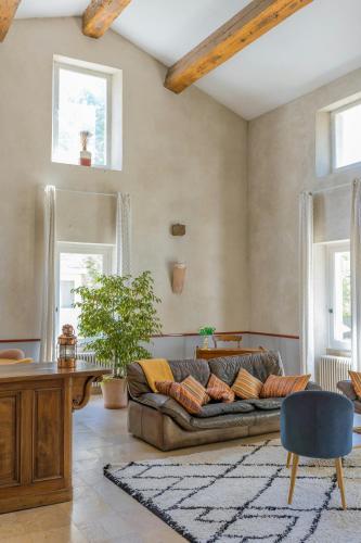 Viesnīcas āriene, Provençal Farmhouse With Shared Pool In The Drôme (Provencal Farmhouse With Shared Pool In The Drome) in Saint-Gervais-sur-Roubion