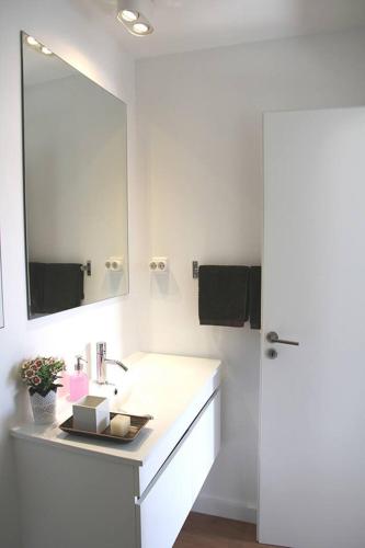 Bairro House Lisbon Charming Suites - image 5