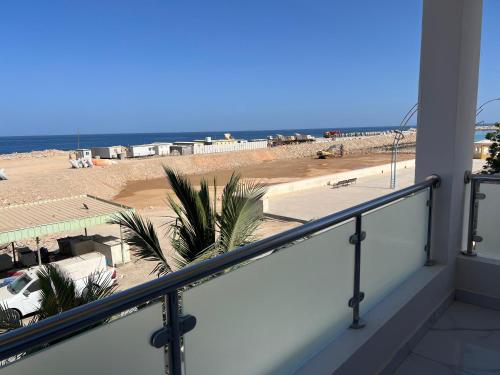 Palm and wave in Tiwi