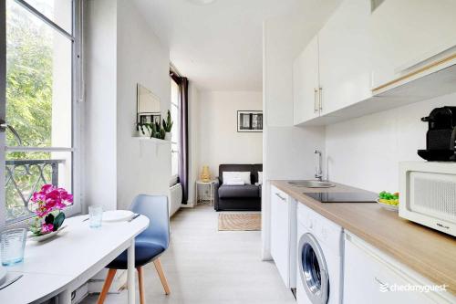 Amazing Studio in the heart of the Marais - image 3