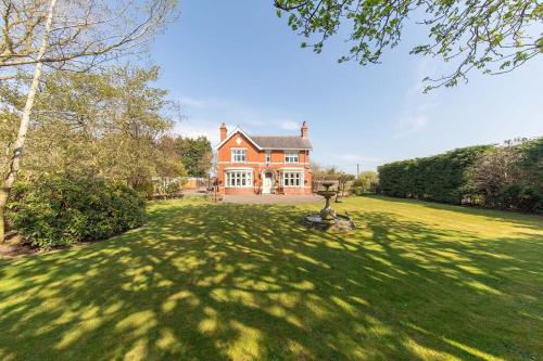 Crookdale House By Holiday Heim Country Manor With Private Pool And Bar in Stalmine
