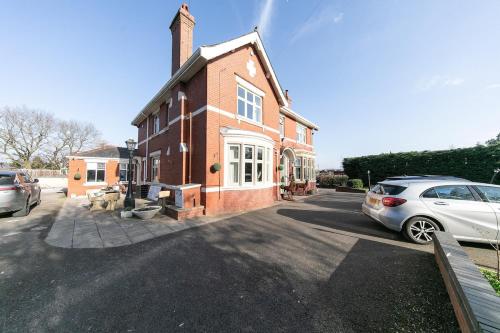 Crookdale House By Holiday Heim Country Manor With Private Pool And Bar in Stalmine