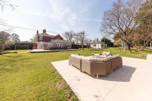 Crookdale House By Holiday Heim Country Manor With Private Pool And Bar in Stalmine