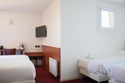 4 twin beds
