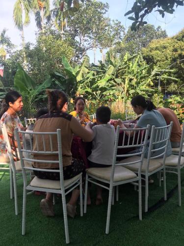 Restaurant, Bee Lucky  Homestay in Xuan Dam Village