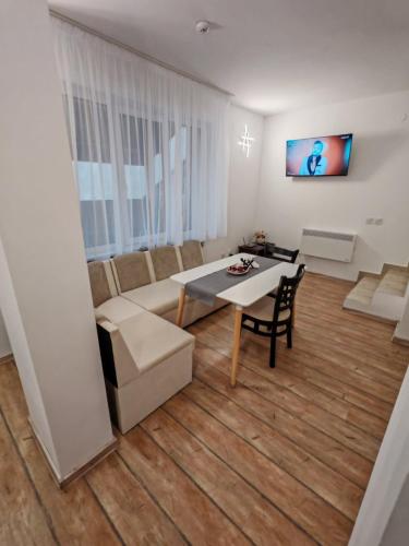 Alpine Relax free spa & pool in بومبوروفو