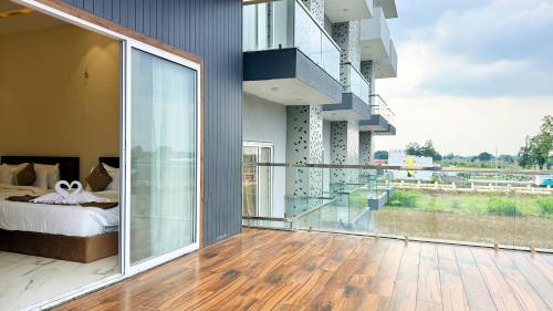 สภาพแวดล้อมโดยรอบ, The Grand Omkara Hotel & Resorts in โอมกาเรศวร