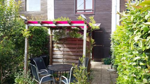 Duplex14h 1er étage jardinet 1 parking ou studio14B rdc terrasse sans parking - Location saisonnière - La Rochelle