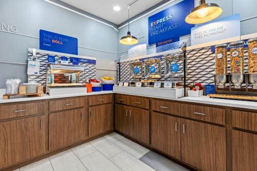 Holiday Inn Express Florence Northeast By IHG - 식음료(F&B)
