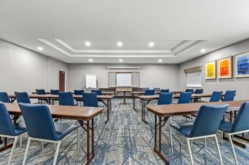 Holiday Inn Express Florence Northeast By IHG - 회의실/연회장