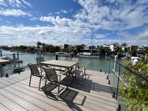 Amazing Waterfront house&Pet Friendly &3 months Minimum in Coomera