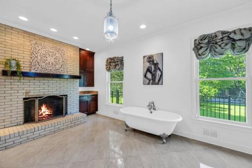 Athens (GA) The Wexford French Chateau w Pool 4-Star Single Room suite