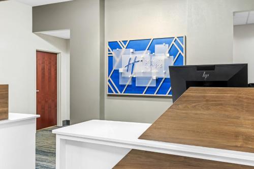 Holiday Inn Express Florence Northeast an IHG Hotel - image 10