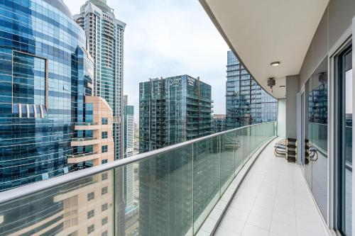 Lavish 2-Bedroom Apartment in Dubai Oasis - image 11