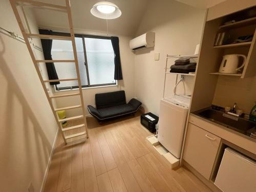 Shinjuku 5 min, Shin-Nakano Station 1 min walk, Room 201