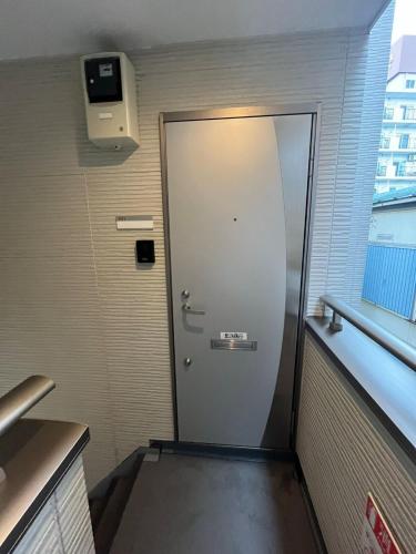 Shinjuku 5 min, Shin-Nakano Station 1 min walk, Room 201