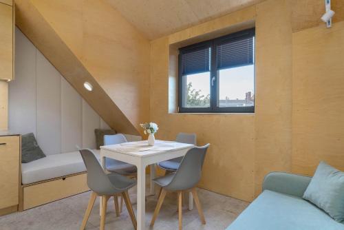 Waterlane Vintage Apartament Blisko Stoczni Gdanskiej by Noclegi Renters - image 4