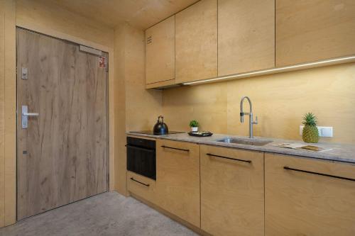 Waterlane Vintage Apartament Blisko Stoczni Gdanskiej by Noclegi Renters - image 5