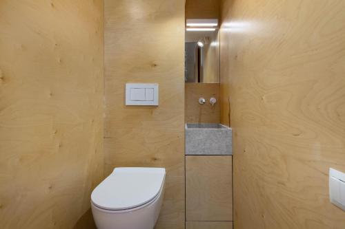 Waterlane Vintage Apartament Blisko Stoczni Gdanskiej by Noclegi Renters - image 2