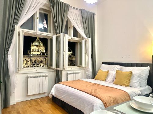 Modern Prague 1 Retreat with Stunning Museum Views, Praga