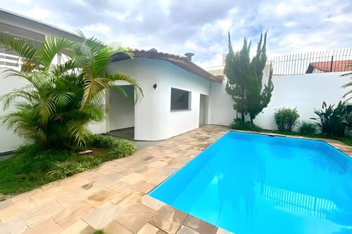 Casa com piscina • salão de jogos • 4min do Autódromo (Casa com piscina • salao de jogos • 4min do Autodromo) in ソコロ
