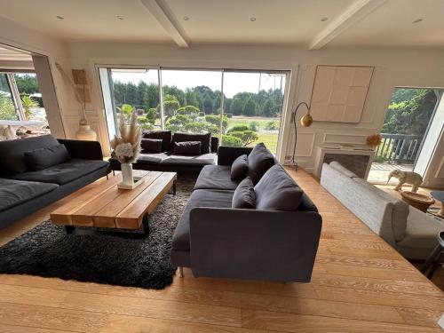 Superbe villa 300 m2 avec piscine et jacuzzi in 蘭克斯