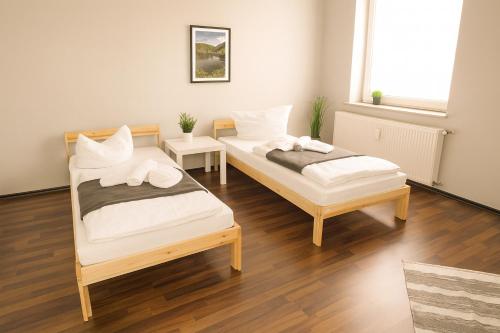 4 bedrooms, 9 beds
