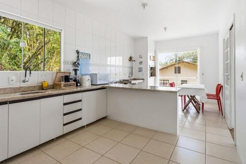 Casa Sambaqui Amplitude Charm and 100m from the Sea in Praia de Daniela