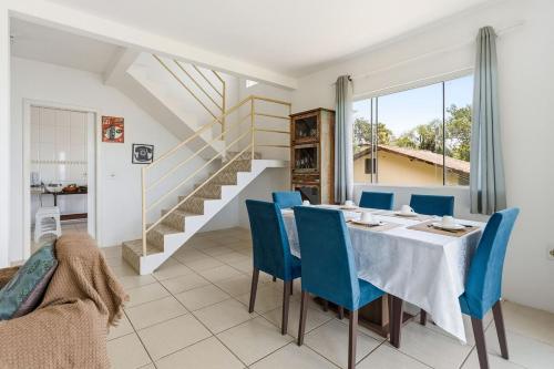 Casa Sambaqui Amplitude Charm and 100m from the Sea in Praia de Daniela