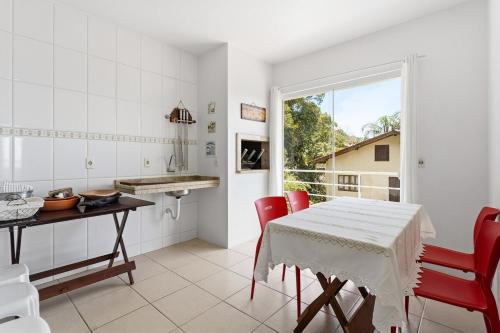Casa Sambaqui Amplitude Charm and 100m from the Sea in Praia de Daniela
