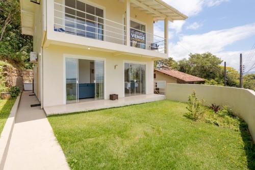 Casa Sambaqui Amplitude Charm and 100m from the Sea in Praia de Daniela