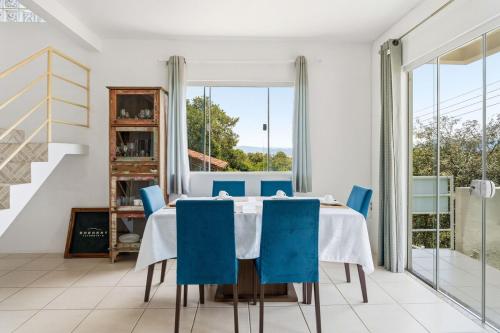 Casa Sambaqui Amplitude Charm and 100m from the Sea in Praia de Daniela