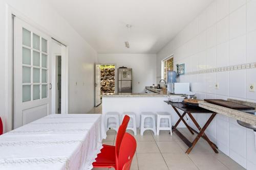 Casa Sambaqui Amplitude Charm and 100m from the Sea in Praia de Daniela