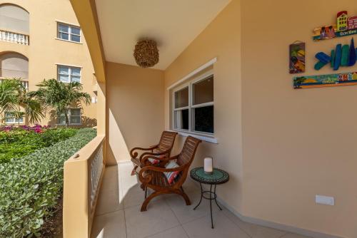 ทัศนียภาพ, The Strand apartment for 5 guests with pool and beach in ซาลินา
