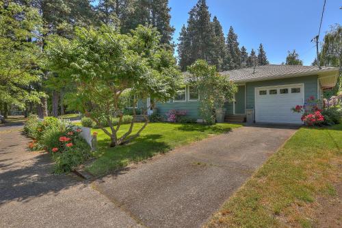 Living Color Cottage - image 13