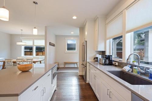 Hillside Haven - image 10
