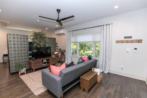 Skyline Views, Mins To Downtown in East Atlanta