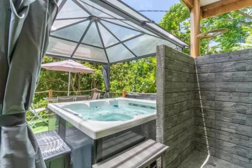 Spa, Appartement lumineux avec balcon à Le François / 100 m² / (Appartement lumineux avec balcon a Le Francois / 100 m² /) in Le Lamentin