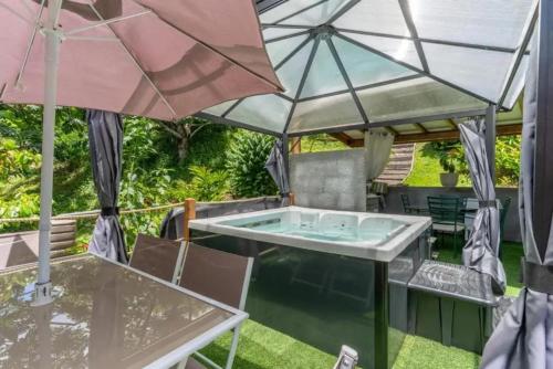 Spa, Appartement lumineux avec balcon à Le François / 100 m² / (Appartement lumineux avec balcon a Le Francois / 100 m² /) in Le Lamentin