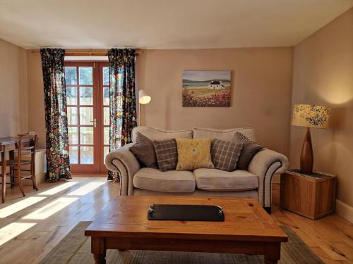 Highland River Cottage with Hot Tub in Evanton