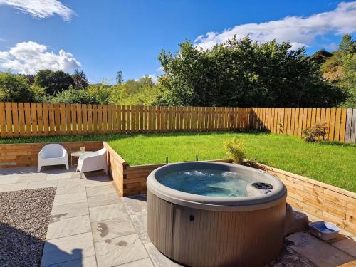 Highland River Cottage with Hot Tub in Evanton